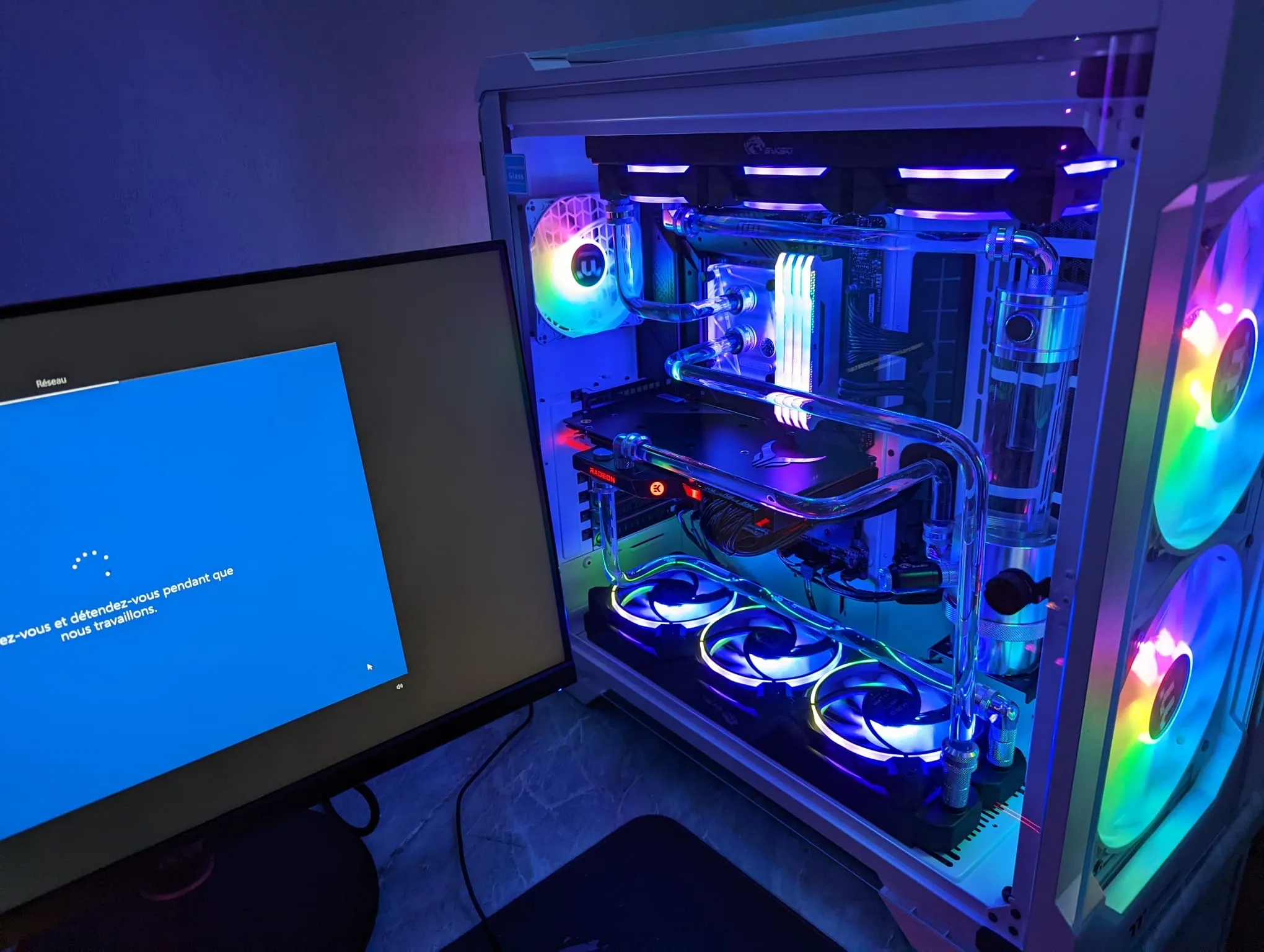 PC gamer RGB monté vue de face